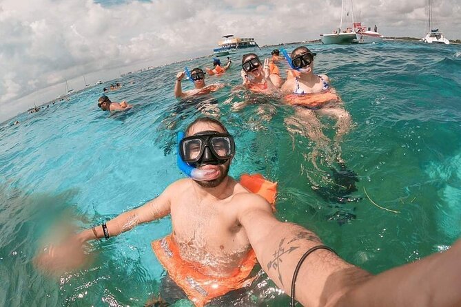 Deluxe Catamaran to Isla Mujeres, with Drinks, Snorkel & Buffet - Mexican buffet and beach club time