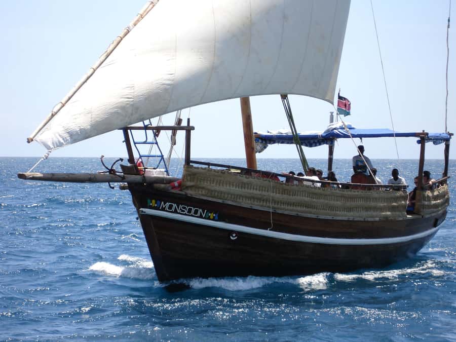 Diani Beach: Kisite Marine Park Dhow & Snorkeling with Lunch - From Diani Beach to Shimoni by road