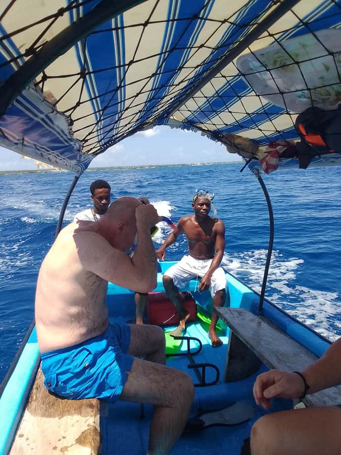Dolphins & Snorkeling Zanzibar: Mnemba Island Tour - Guides, languages, and the private-group question