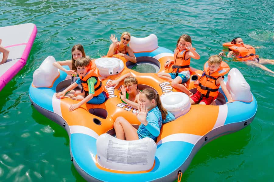 Dubai: Yacht Cruise with Swimming, Snorkeling and BBQ Lunch - Sailing through Dubai Marina and toward JBR