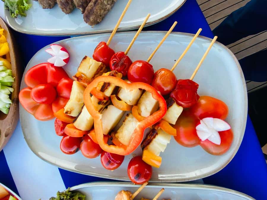 Dubai: Yacht Cruise with Swimming, Snorkeling and BBQ Lunch - Snorkeling: equipment is included, visibility is not