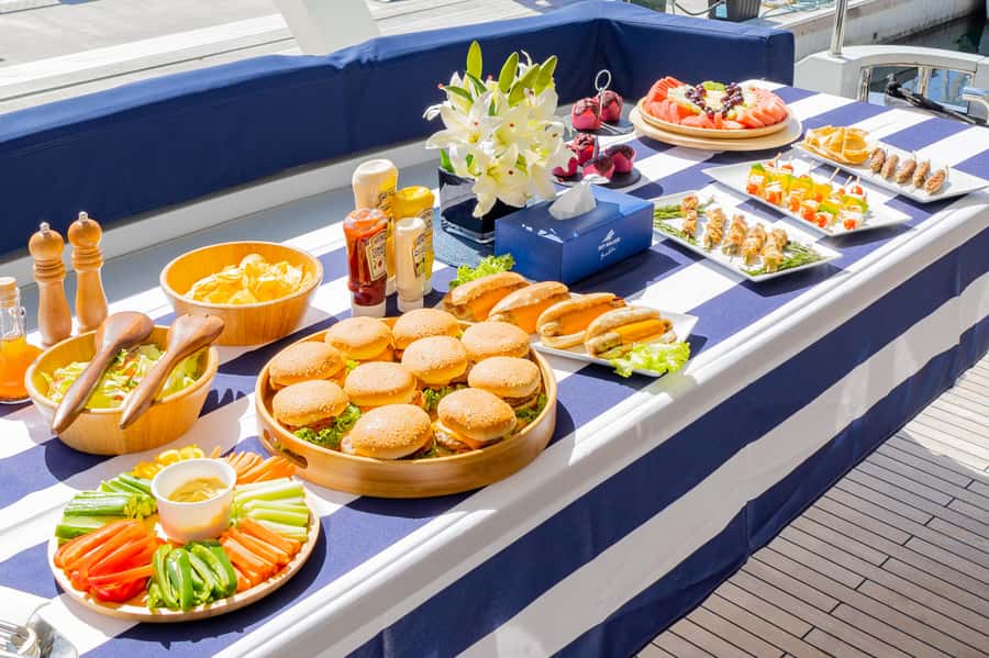 Dubai: Yacht Cruise with Swimming, Snorkeling and BBQ Lunch - Crew service and the feel onboard