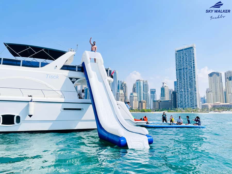 Dubai: Yacht Cruise with Swimming, Snorkeling and BBQ Lunch - Meeting at Dubai Harbour Yacht Club