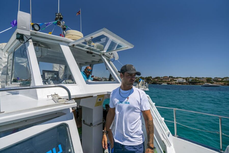 El Arenal, Mallorca: Bay of Palma Boat Tour with Snorkeling - The first 40 minutes: coastal views from El Arenal