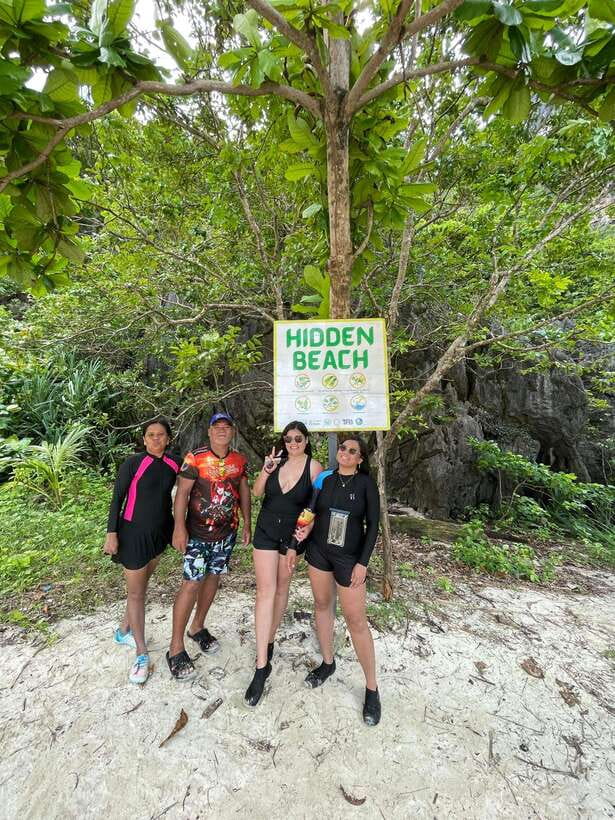 El Nido: Island Hopping and Snorkeling Private Boat Tour C - Meeting in Corong-Corong and getting onto the boat