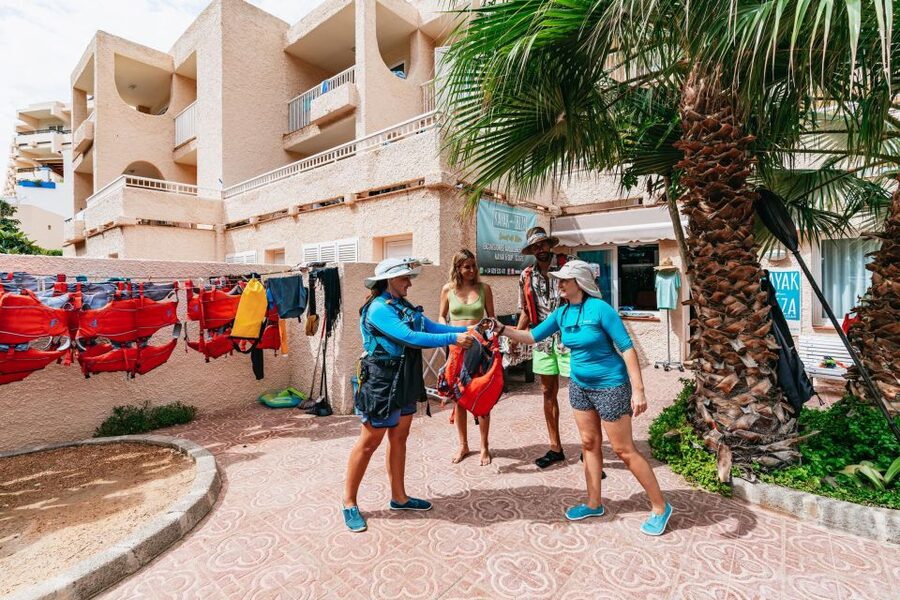Es Figueral: Guided Kayaking and Snorkeling Tour - Starting at Es Figueral with a simple safety lesson
