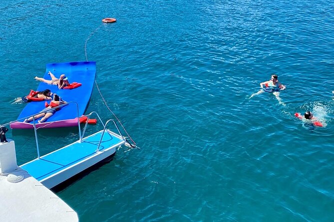 Flamingo Family Fun Catamaran Snorkel:Comfortable shaded seating - Food and drinks make the price easier to justify