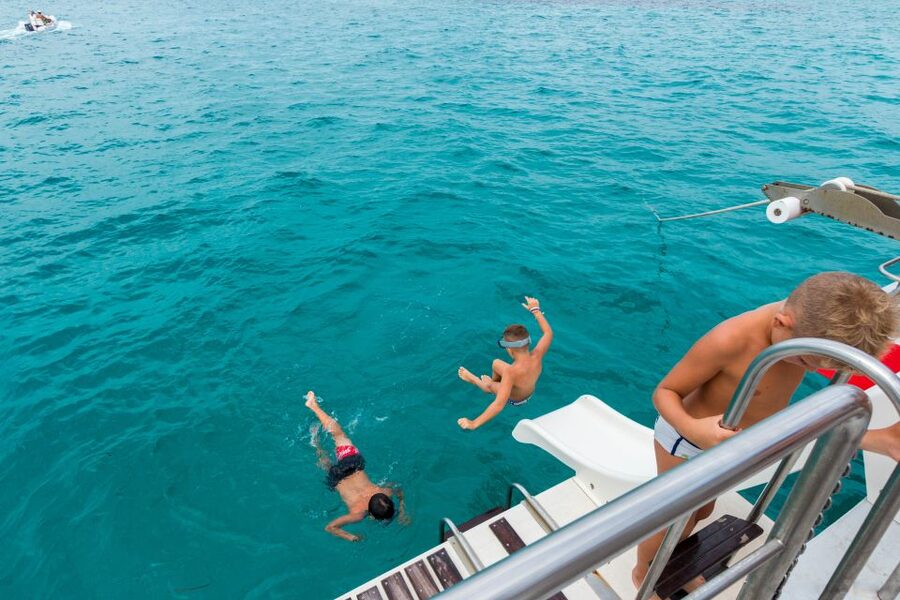 Formentera: Crystal Waters Cruise with Snorkeling and Lunch - Lunch with the boat anchored