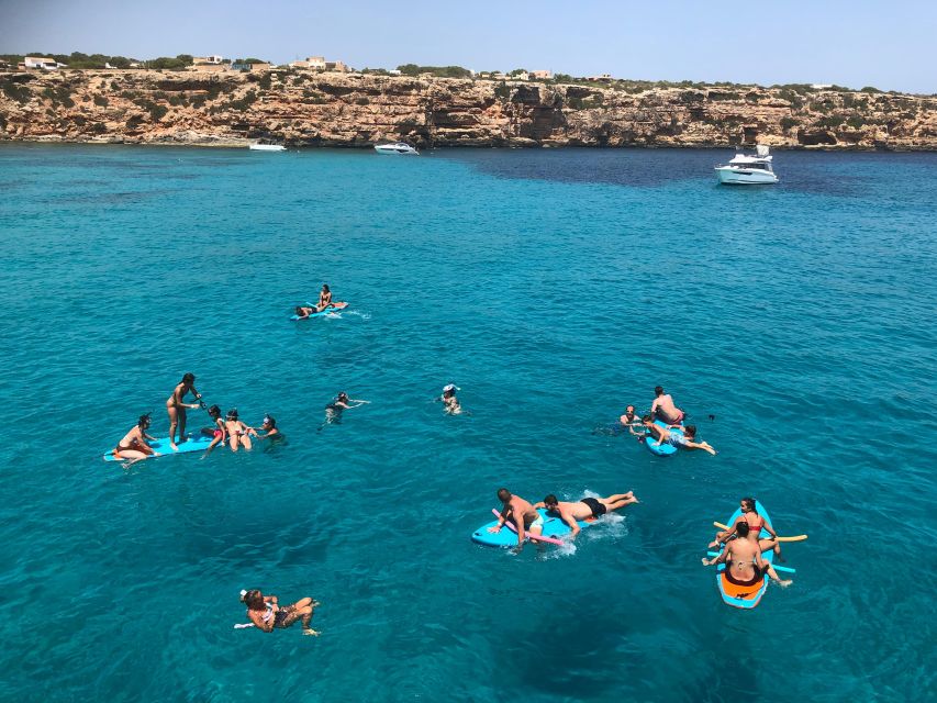 Formentera: Crystal Waters Cruise with Snorkeling and Lunch - Meeting the boat at La Savina