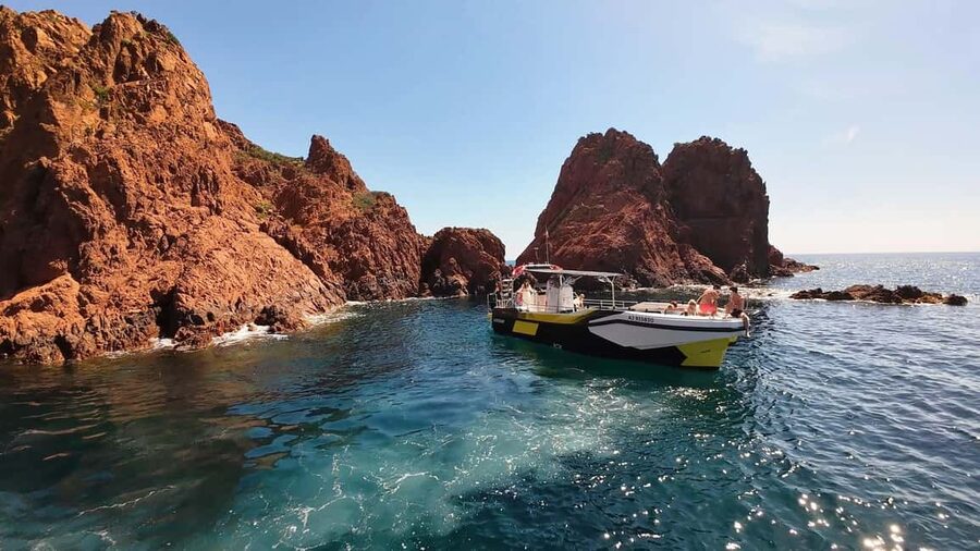Fréjus: Sea and Creeks Boat Tour with Snorkeling and Drinks - Key points at a glance