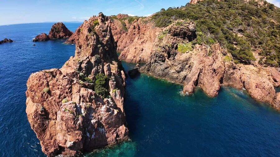 Fréjus: Sea and Creeks Boat Tour with Snorkeling and Drinks - Caves, coves, and the view from the sea