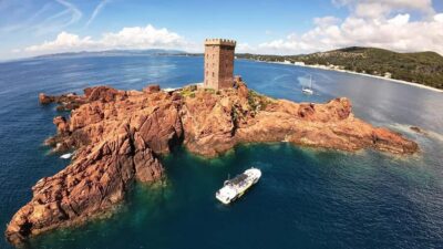Fréjus: Sea and Creeks Boat Tour with Snorkeling and Drinks