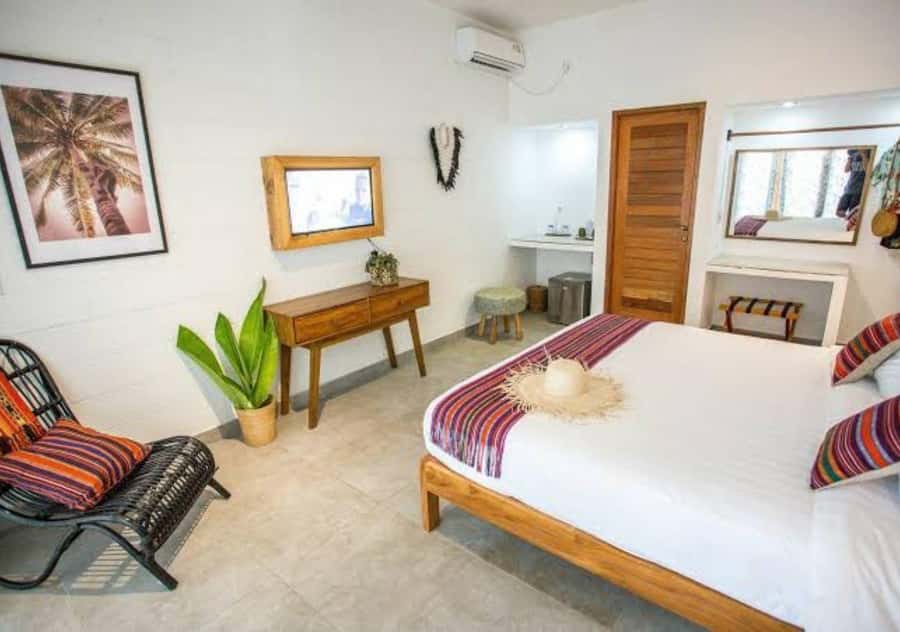 From Bali: 2-Day Private Gili Island Snorkel Tour with Hotel - What the $285 price really buys you
