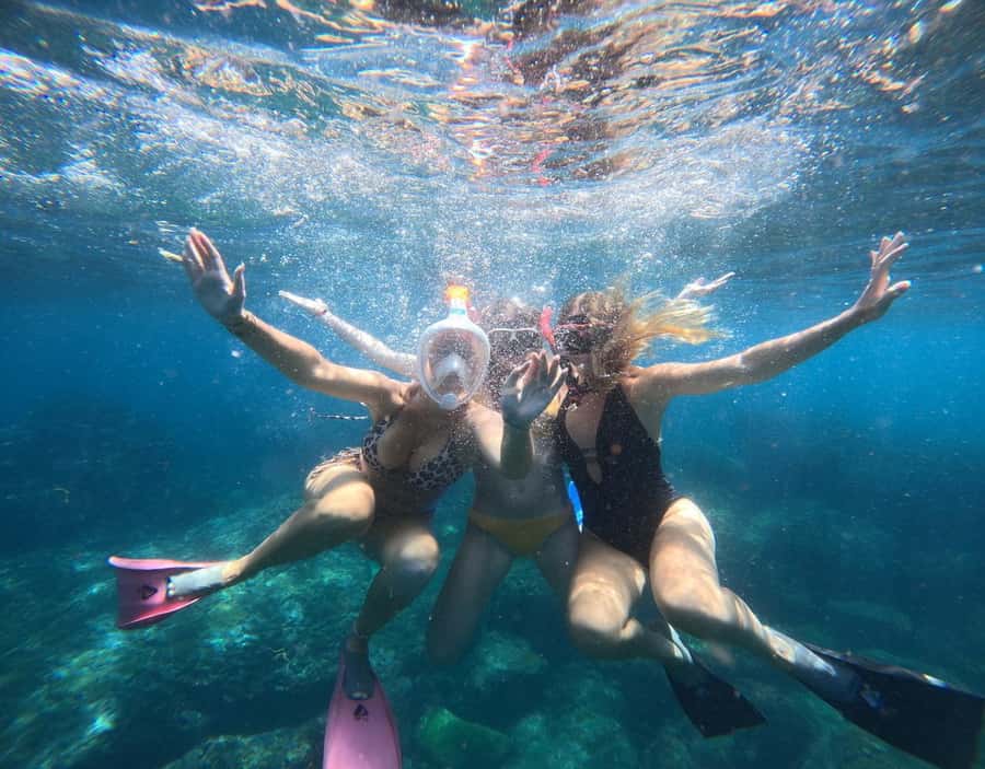 From Ceningan: Snorkeling with Manta Rays & Land Tour - The Wall offers a shorter final swim