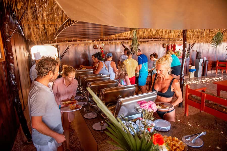 From Hurghada: Paradise Island Snorkeling Cruise with Lunch - The cruise across the Red Sea