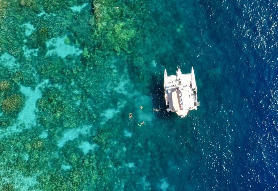 From Keauhou Bay: Snorkel Cruise to Captain Cook's Monument - Lava formations and the underwater view