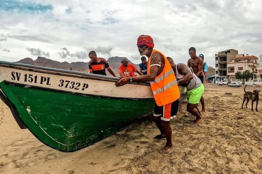 From Mindelo: Snorkel and Swim with Sea Turtles - From pickup in Mindelo to the wooden boat