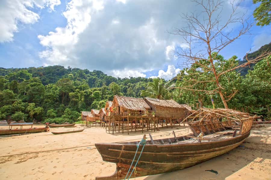 From Phuket/Khaolak: Surin Islands Snorkeling Day Trip - Two hours for lunch and the beach