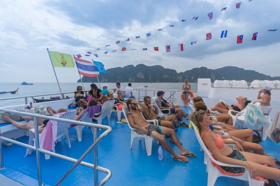 From Phuket: Snorkeling Ferry Cruise to Phi Phi Islands - The buffet lunch by the sea