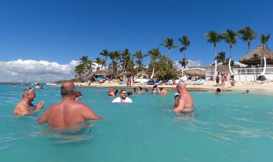 From Punta Cana or Bayahibe: Catalina Island with Snorkeling - From Punta Cana to La Romana by road