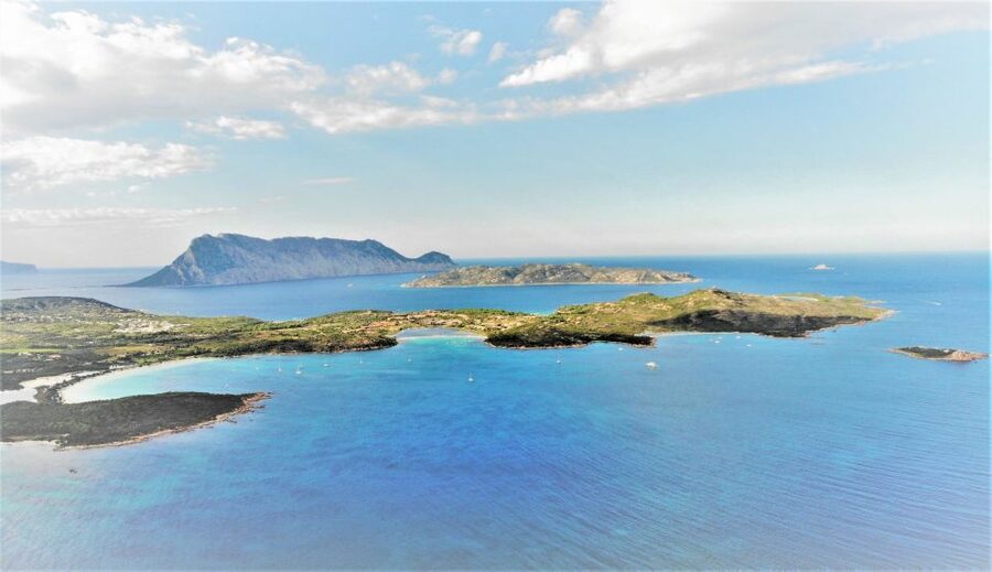 From San Teodoro: snorkeling in the pools of Molara - Leaving Puntaldia on an eight-meter boat