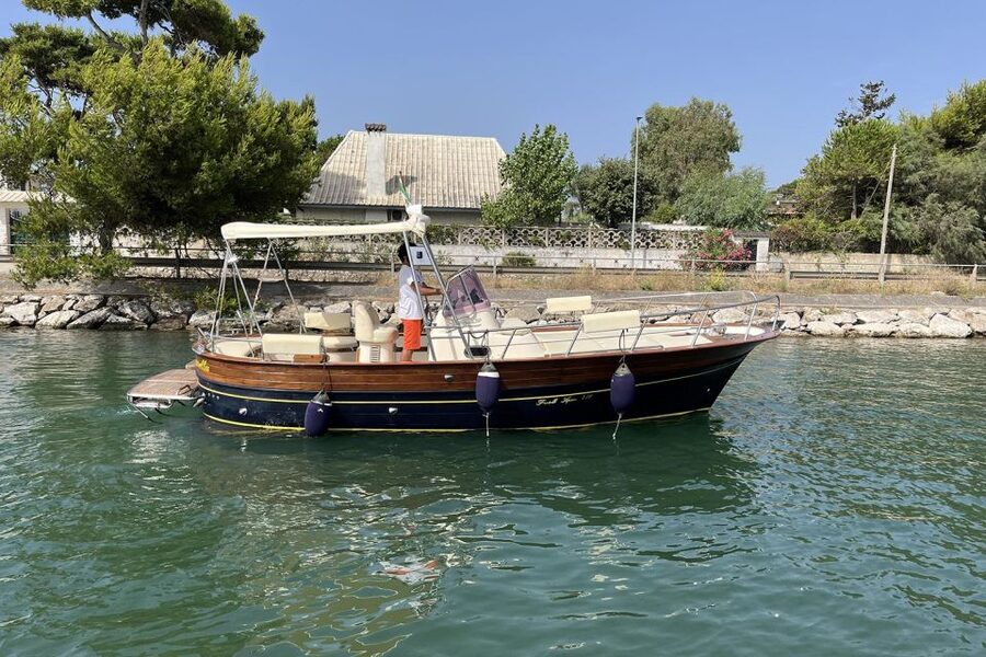From Terracina: Circeo Caves Boat Trip with Snorkeling - What this Circeo cruise actually offers