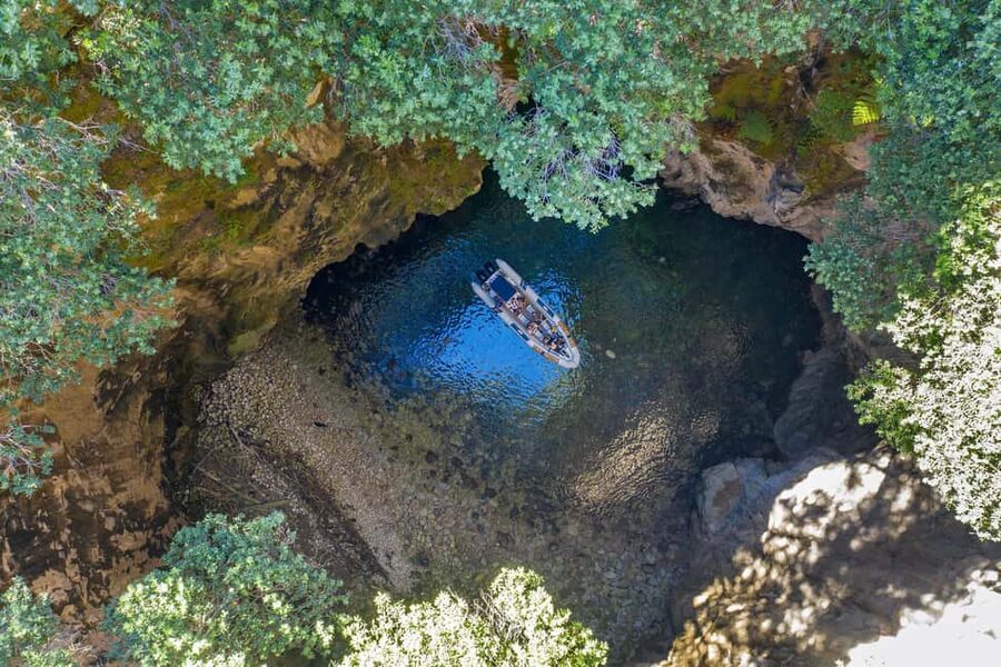 From Whitianga: Cathedral Cove Cruise with Snorkeling - The guide makes or breaks the ride