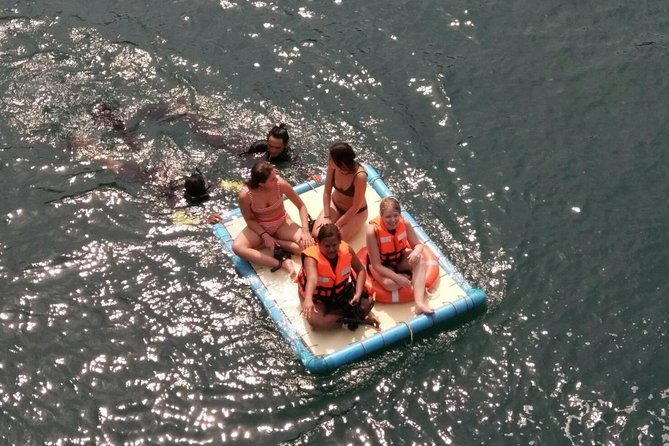 Full day snorkeling adventure around Koh Tao - How busy does the experience feel?