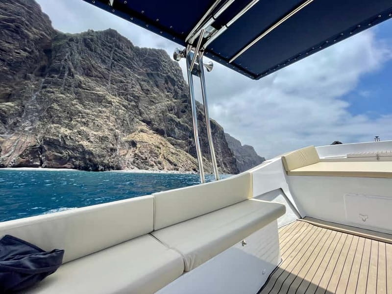 Funchal: Private Boat Tour w/Snorkel & Paddle up 11 people - Snorkeling in clear water