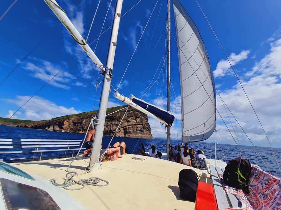 GBaie: 3 North Islands Cruise, Lunch & CoindeMire Snorkeling - Leaving the beach for Mauritius’s northern islands