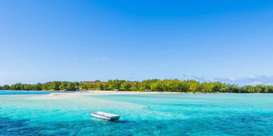 GBaie: 3 North Islands Cruise, Lunch & CoindeMire Snorkeling - The BBQ lunch and what to expect from drinks