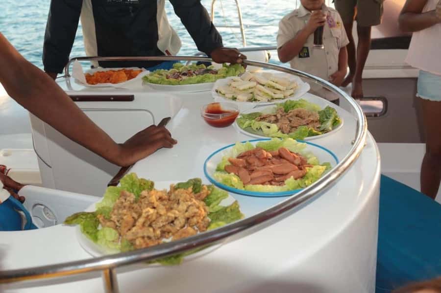 GBaie: 3 North Islands Cruise, Lunch & CoindeMire Snorkeling - Value at $70 per person