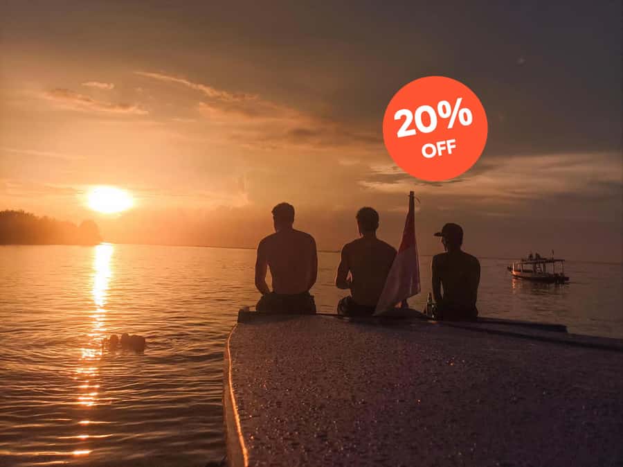 Gili Trawangan: Gili Islands Sunset Boat Tour and Snorkeling - The glass-bottom boat and what to expect onboard