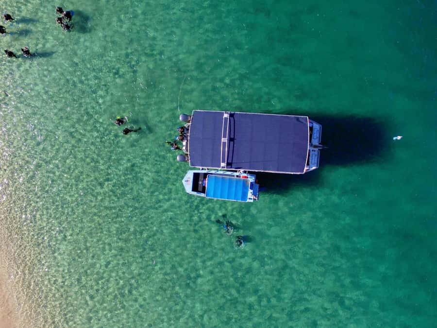 Gold Coast: Snorkelling in Wave Break Island - The boat ride to a calm-water site