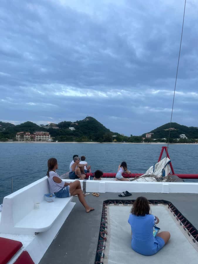 Grenada: Sailing and Snorkeling To the Underwater Sculpture - Life aboard the yacht