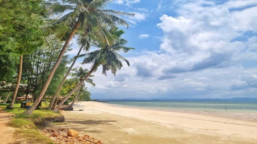 Hua Hin: Koh Talu Snorkeling with Lunch for 2 or More People - What to pack for the boat and beach