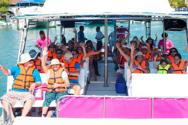 Huatulco: Bays Boat Tour with Snorkeling and Hotel Pickup - What to pack and how to keep the day pleasant