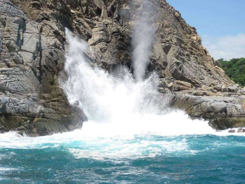 Huatulco: Bays Boat Tour with Snorkeling and Hotel Pickup - From Tangolunda to Santa Cruz dock