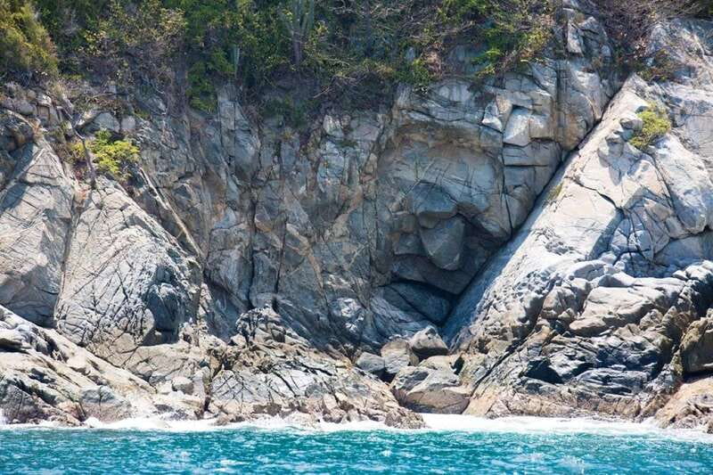 Huatulco: Bays Boat Tour with Snorkeling and Hotel Pickup - The route needs a careful check