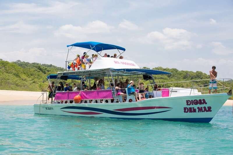Huatulco: Bays Boat Tour with Snorkeling and Hotel Pickup - Chachacual Bay and the National Park stop