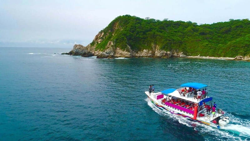 Huatulco: Premium Boat Tour with snorkel experience. - Setting out from Santa Cruz Pier at 9:30