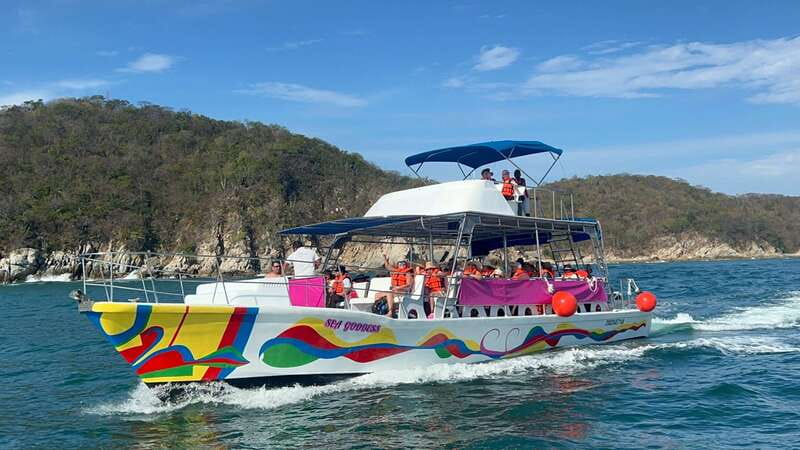 Huatulco: Premium Boat Tour with snorkel experience. - Cruising past Rostro Mixteco and the turtle-shaped island