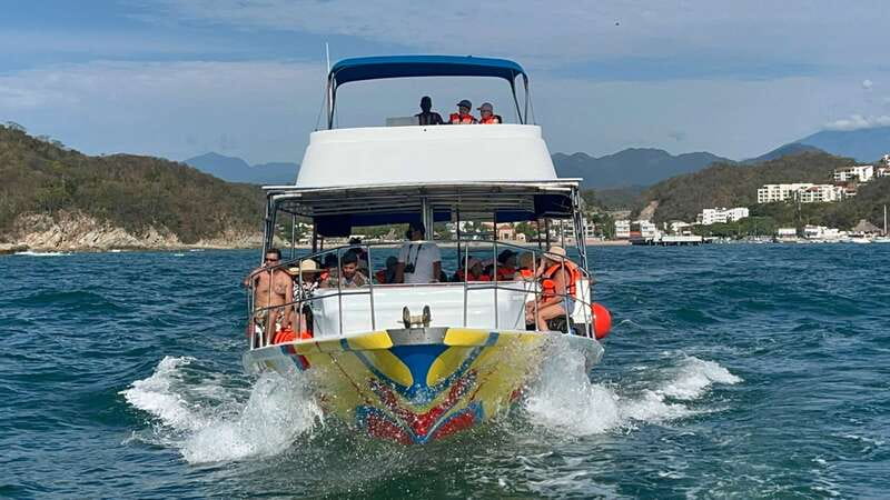 Huatulco: Premium Boat Tour with snorkel experience. - Chachacual Bay and the La India swim