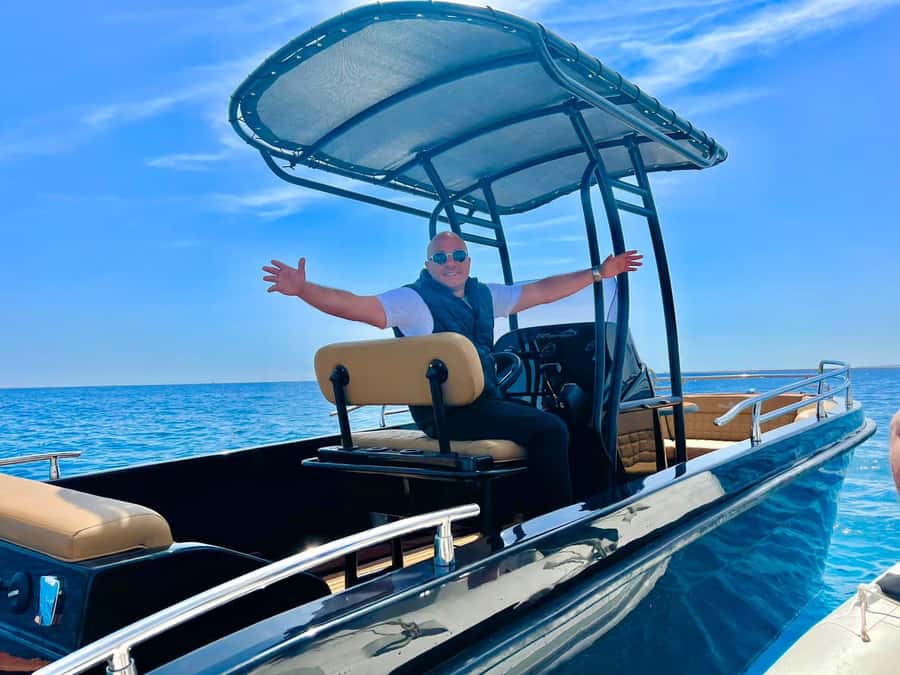 Hurghada: 4 Island Hopping Tour Dolphin, Snorkeling & Lunch - Setting off from Hurghada harbor