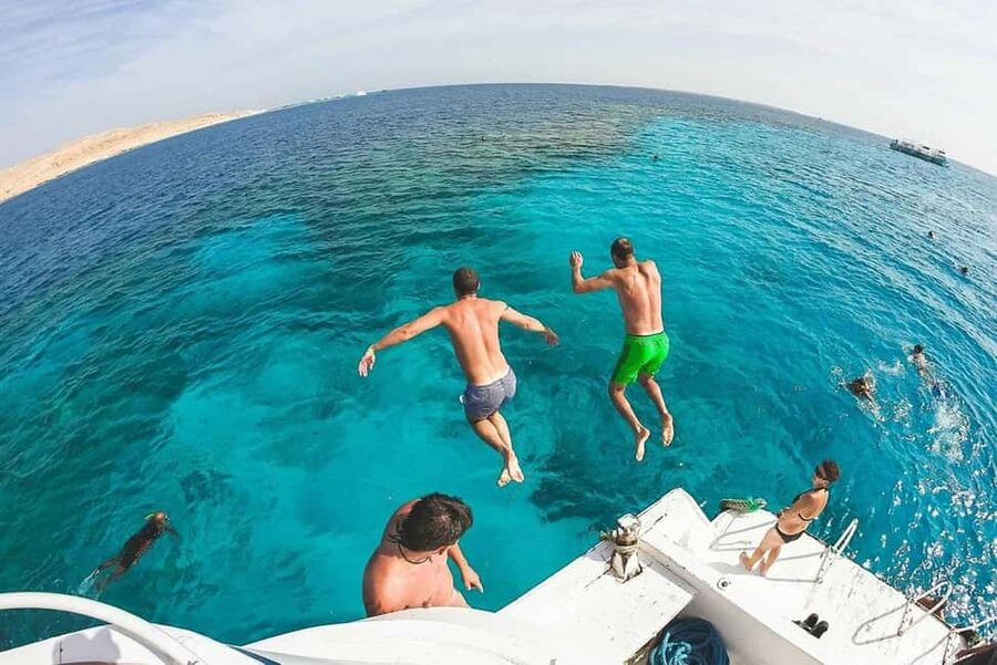 Hurghada: Dolphin & Coral Reef Snorkeling Tour with Lunch - What to pack for a more comfortable day
