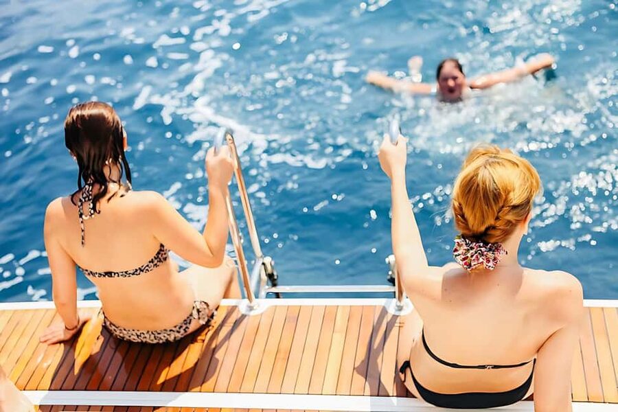 Hurghada: Dolphin Cruise with Snorkeling & Buffet Lunch - What the six to seven hours feel like