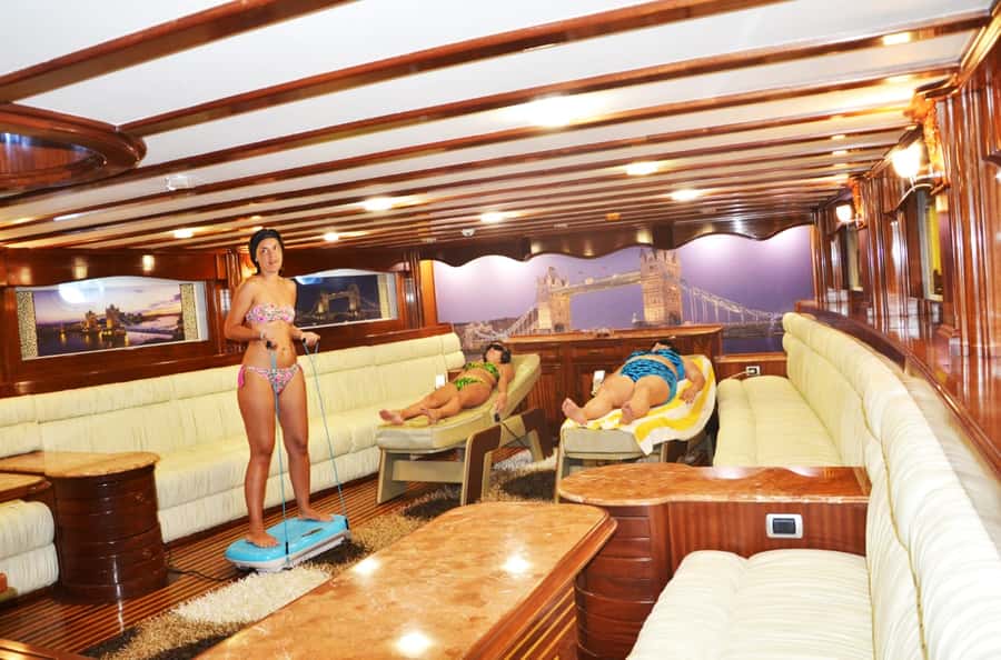 Hurghada: Elite vip snorkeling cruise with BBQ buffet lunch - What $80 buys you in practical terms
