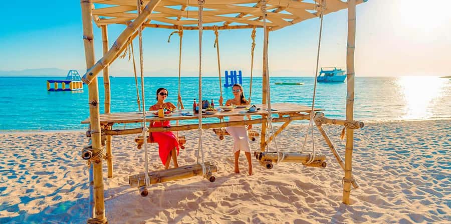 Hurghada: Hula Hula Island Boat Trip with Snorkeling & Lunch - Choosing between the seven-hour yacht and three-hour speedboat