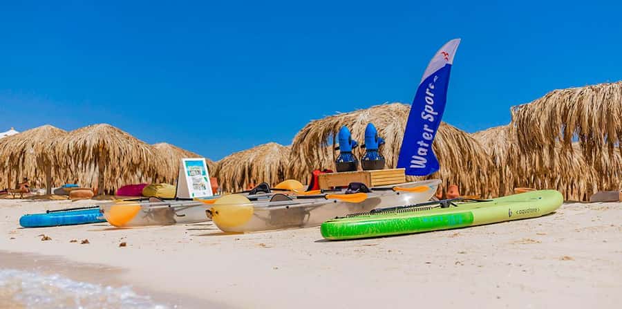 Hurghada: Paradise Island Yacht Cruise, Lunch & Snorkeling - Snorkeling near the Red Sea reefs