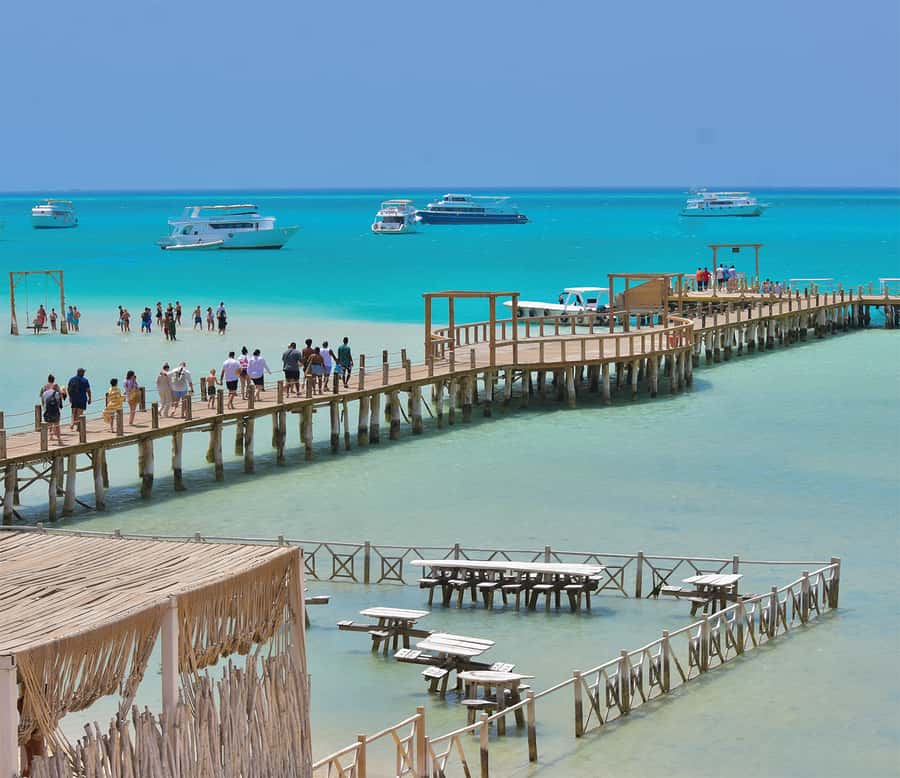Hurghada: Premium Orange Island Cruise with Lunch & Transfer - Boat atmosphere, staff, and group size